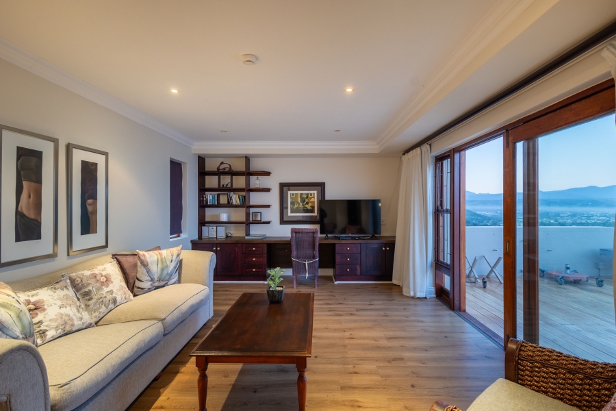7 Bedroom Property for Sale in Bowtie Western Cape